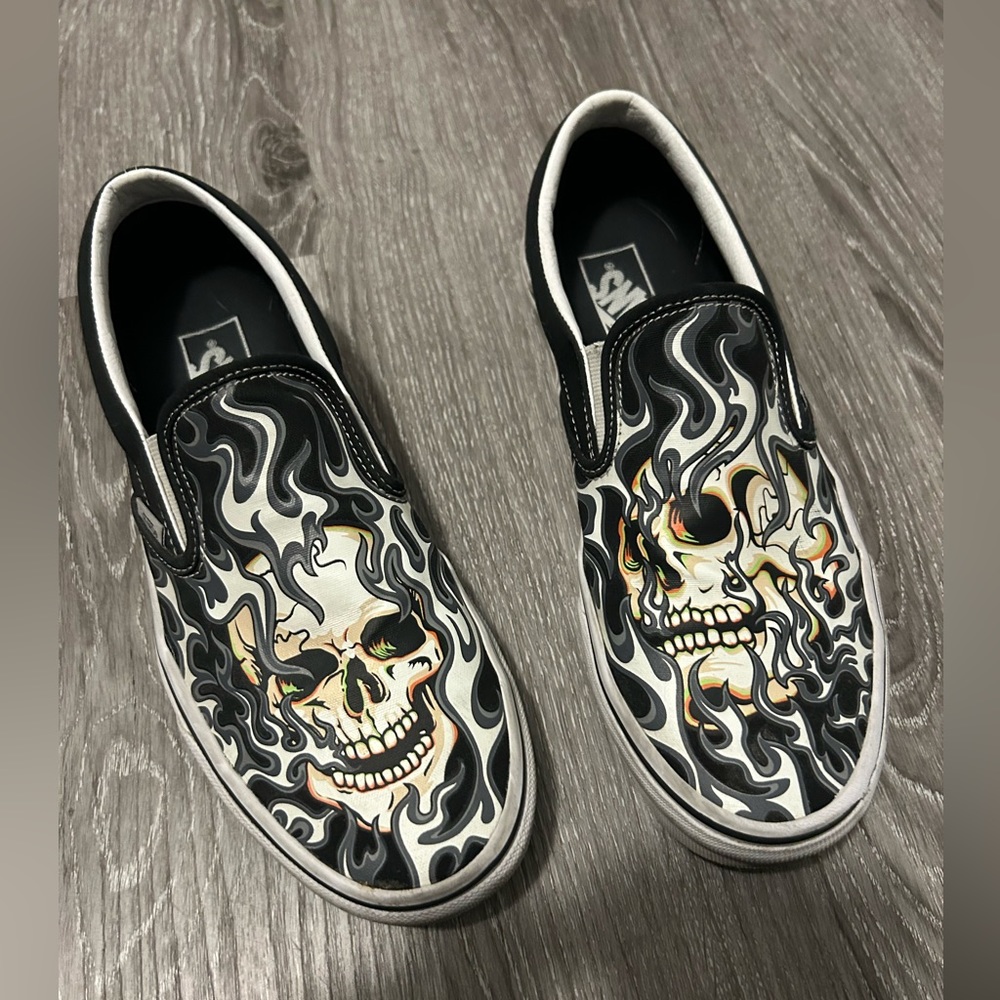 Slip on skull vans size 9
